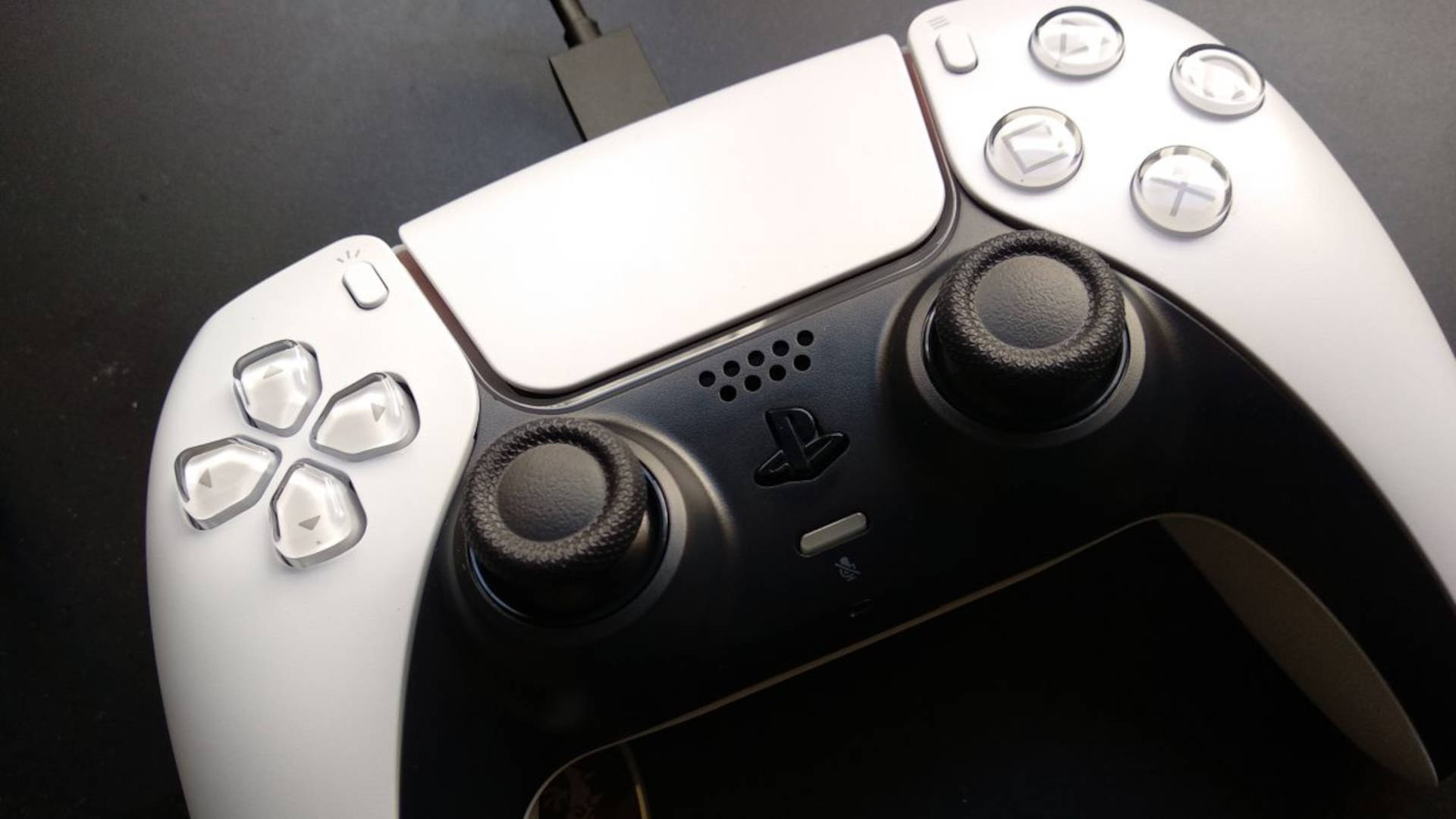 Qué es el drift en los mandos de PlayStation 5 y cómo puedes arreglarlo